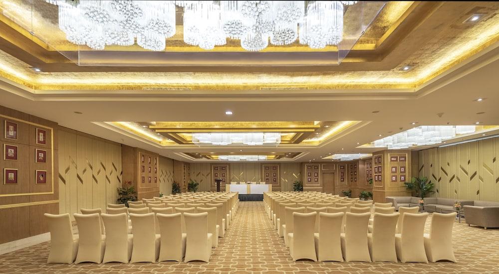 גורגאון Radisson Gurugram Sohna Road City Center מראה חיצוני תמונה