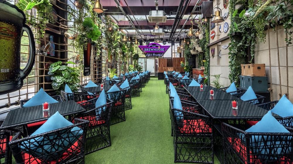 גורגאון Radisson Gurugram Sohna Road City Center מראה חיצוני תמונה