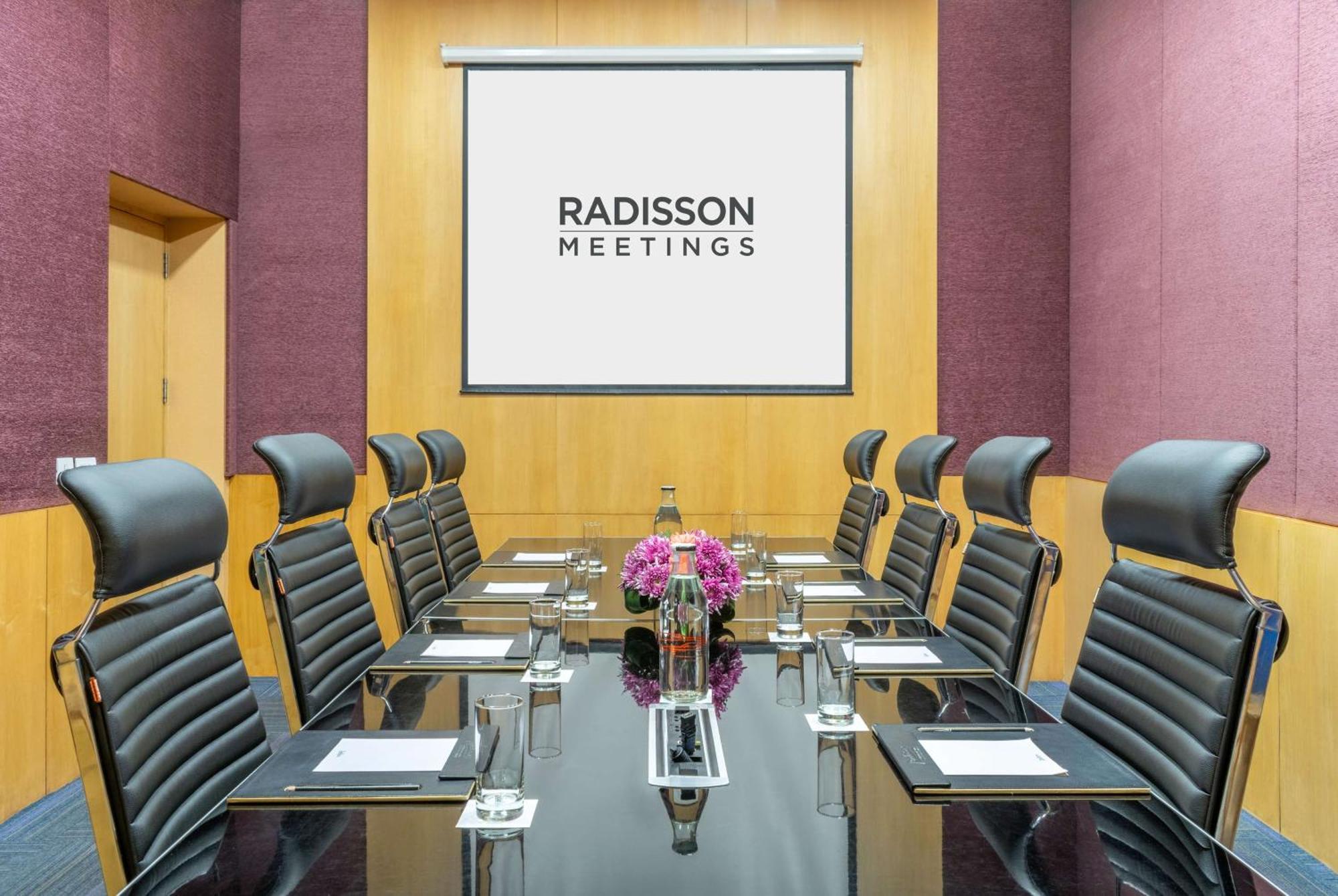 גורגאון Radisson Gurugram Sohna Road City Center מראה חיצוני תמונה