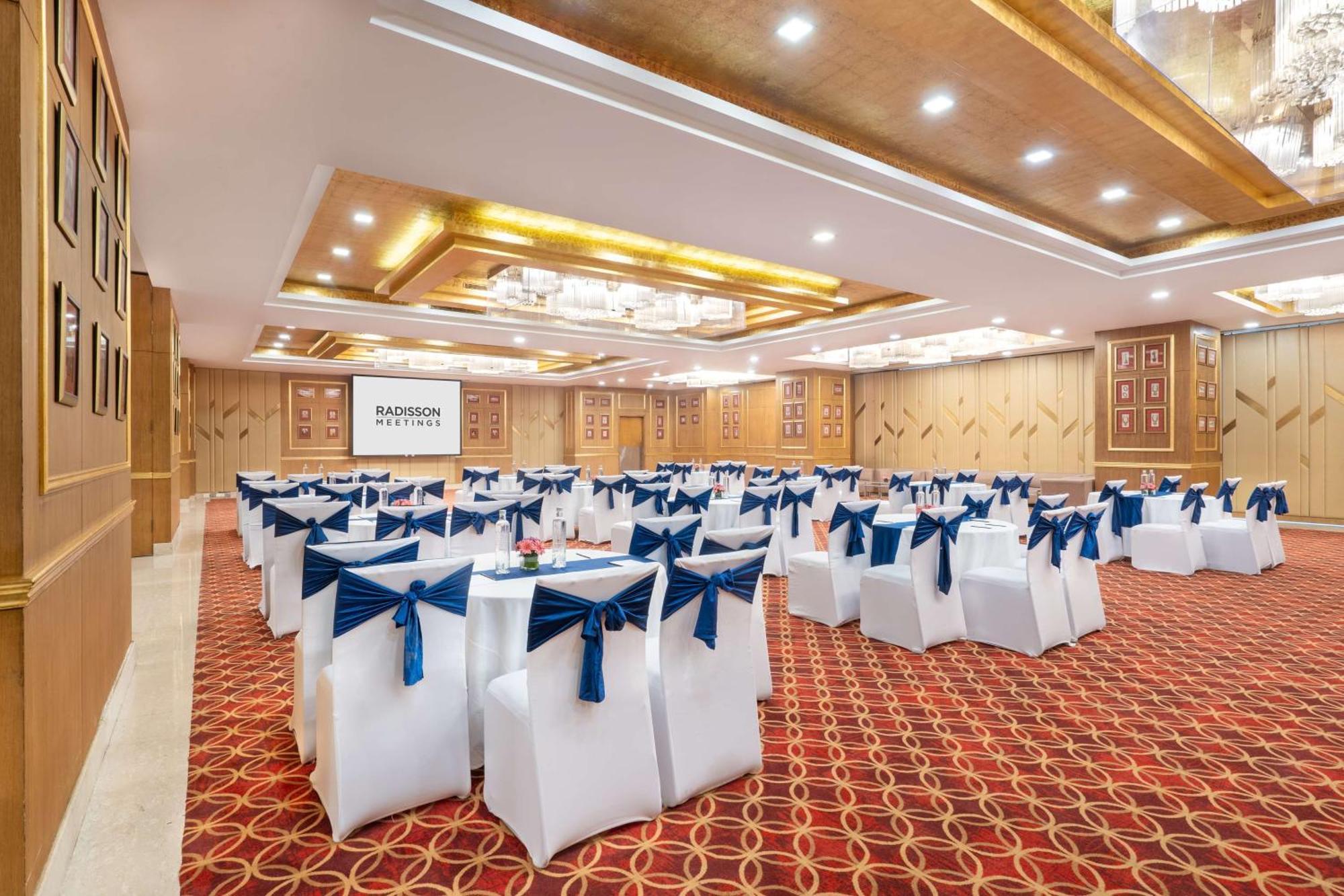 גורגאון Radisson Gurugram Sohna Road City Center מראה חיצוני תמונה