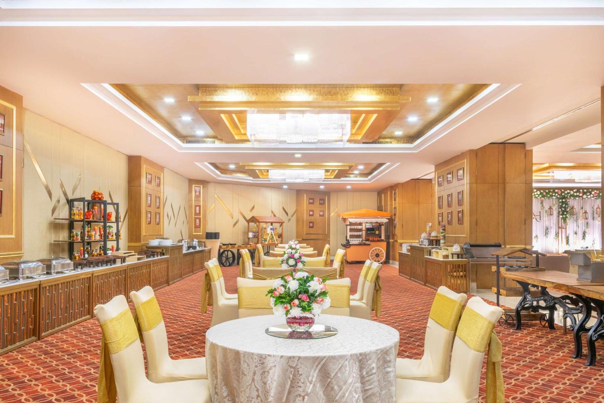 גורגאון Radisson Gurugram Sohna Road City Center מראה חיצוני תמונה