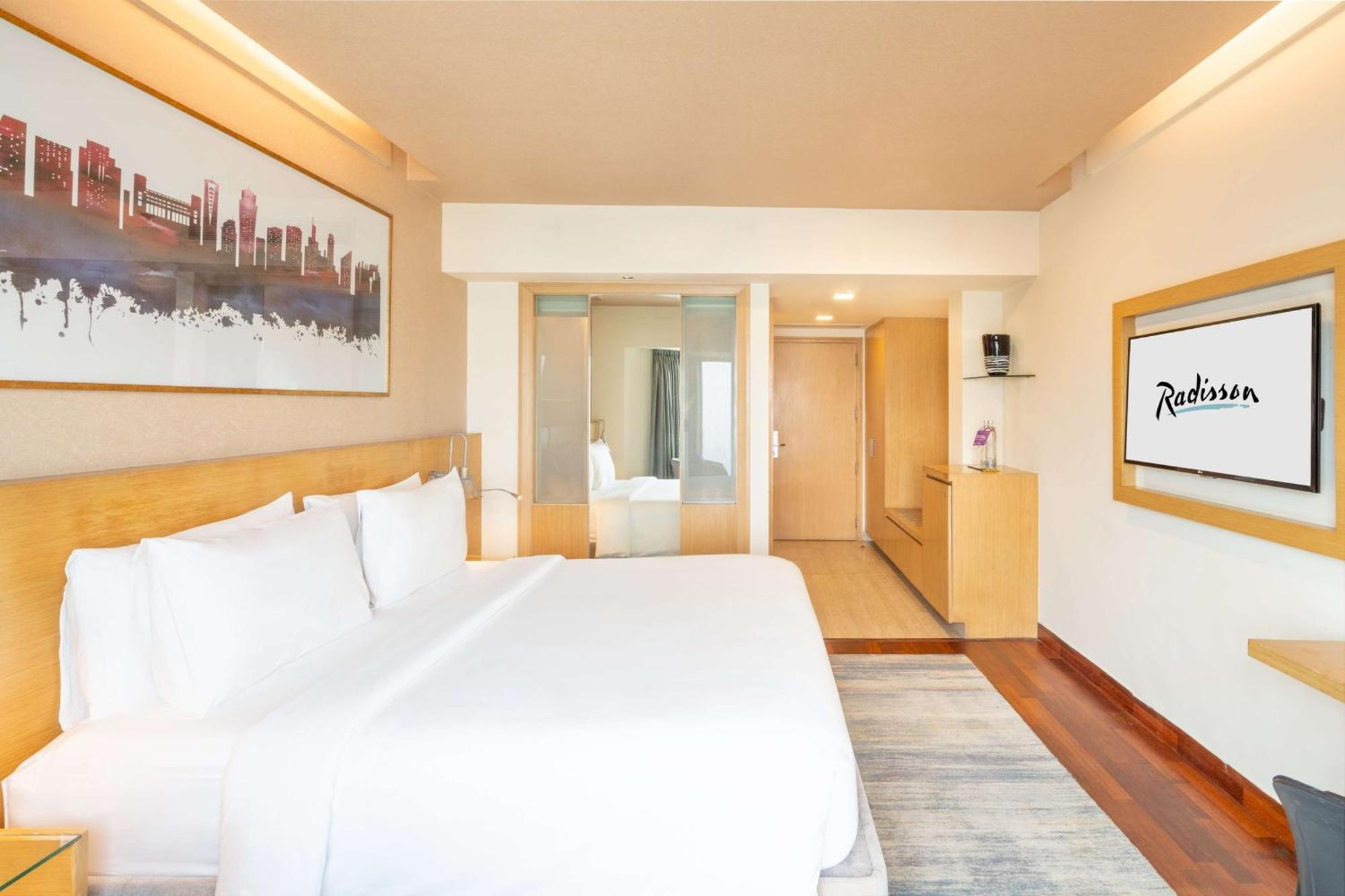 גורגאון Radisson Gurugram Sohna Road City Center מראה חיצוני תמונה
