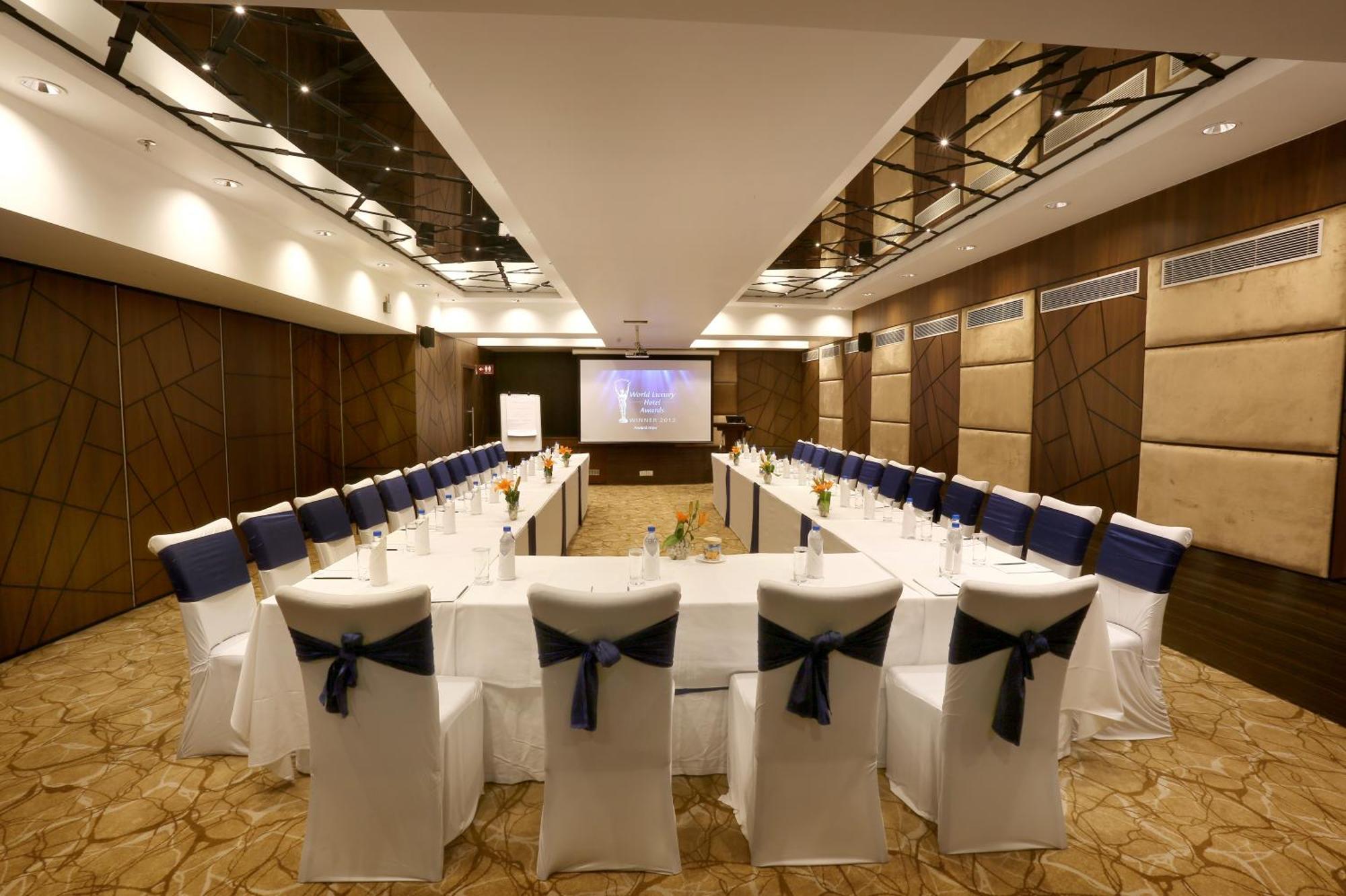גורגאון Radisson Gurugram Sohna Road City Center מראה חיצוני תמונה