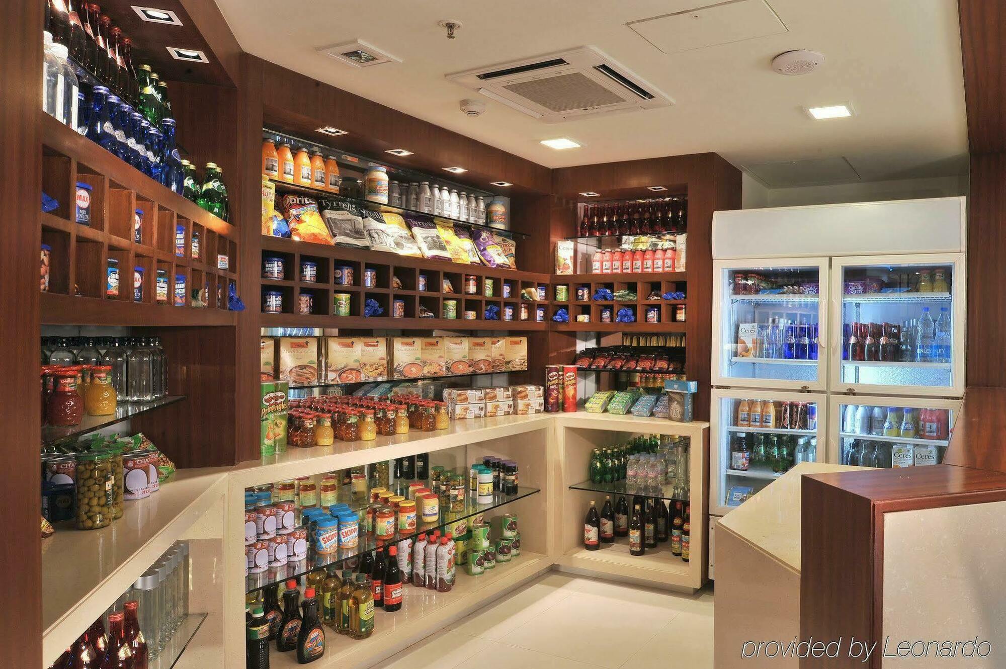גורגאון Radisson Gurugram Sohna Road City Center מראה חיצוני תמונה